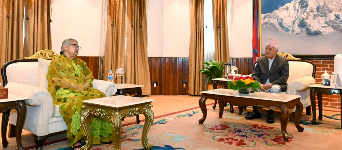 प्रधानमन्त्रीले भेटिन् राष्ट्रपति, के-के विषयमा भयो कुराकानी ?